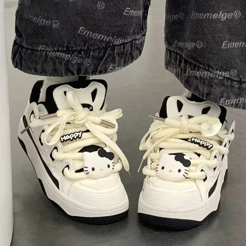 Tênis Sanrio New Hello Kitty de sola grossa feminino Y2K, tendência preppy, calçados casuais americanos, calçados de skate para meninas