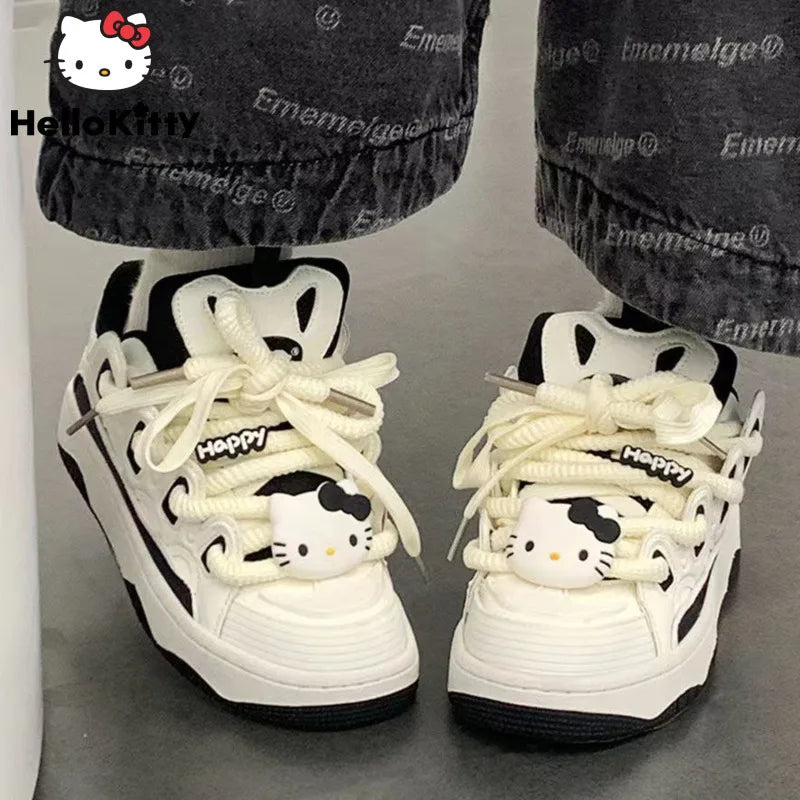 Tênis Sanrio New Hello Kitty de sola grossa feminino Y2K, tendência preppy, calçados casuais americanos, calçados de skate para meninas