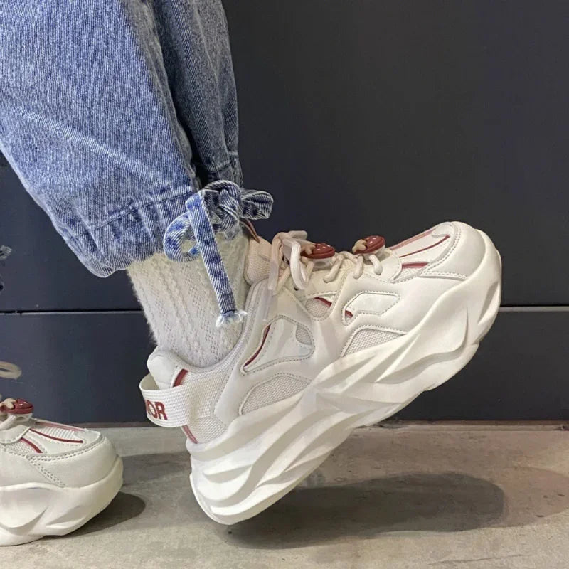 Sapatos vulcanizados de morango kawaii para mulheres, nova plataforma, moda coreana, tênis de sola grossa, sapatos femininos com cadarço